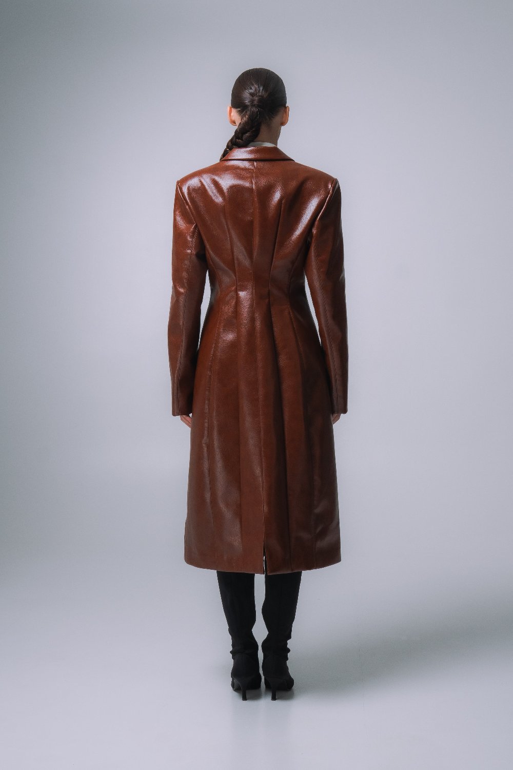 FITTED FAUX LEATHER COAT IN CHESTNUT