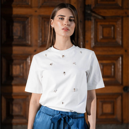 Cotton t-shirt decorated with ivory rhinestones