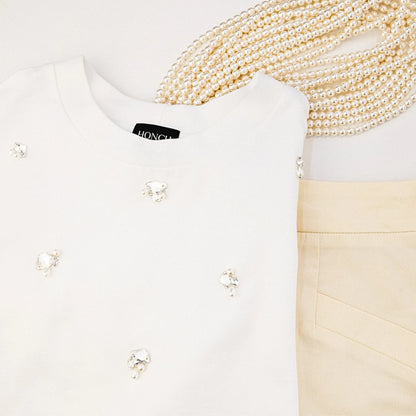 Cotton t-shirt decorated with ivory rhinestones