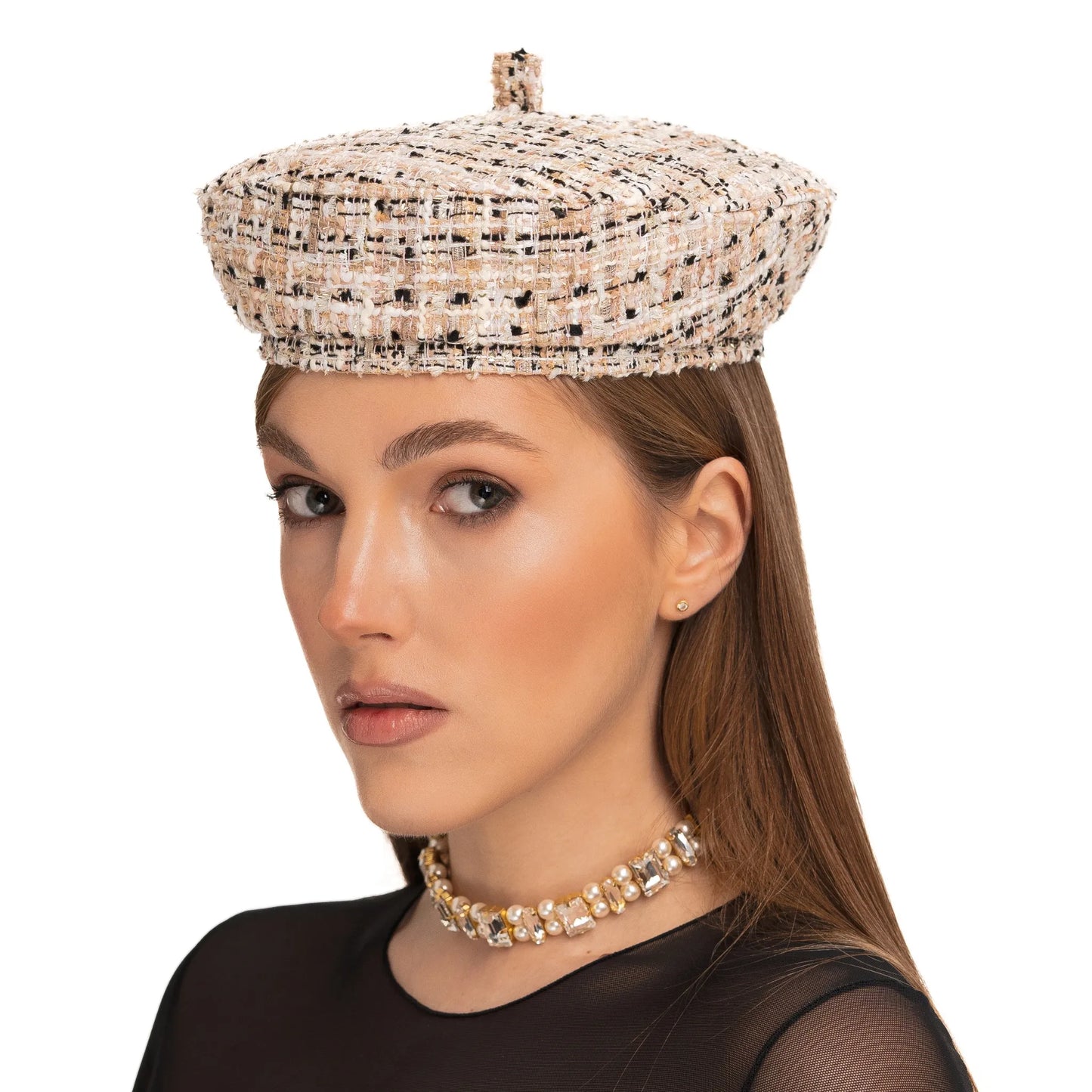 Tweed beret with black accents beige