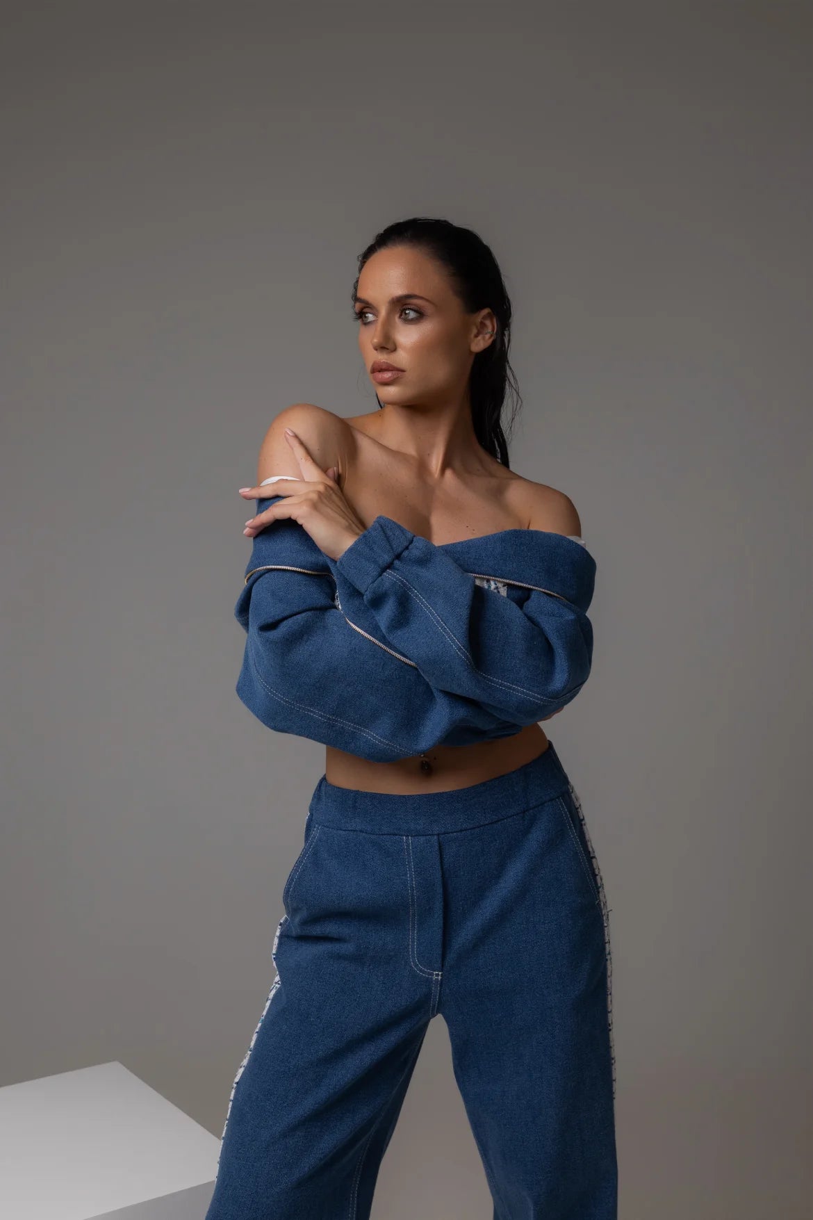 Бомбер SPORT CHICK денім з твідовими вставками — Bustier Brand