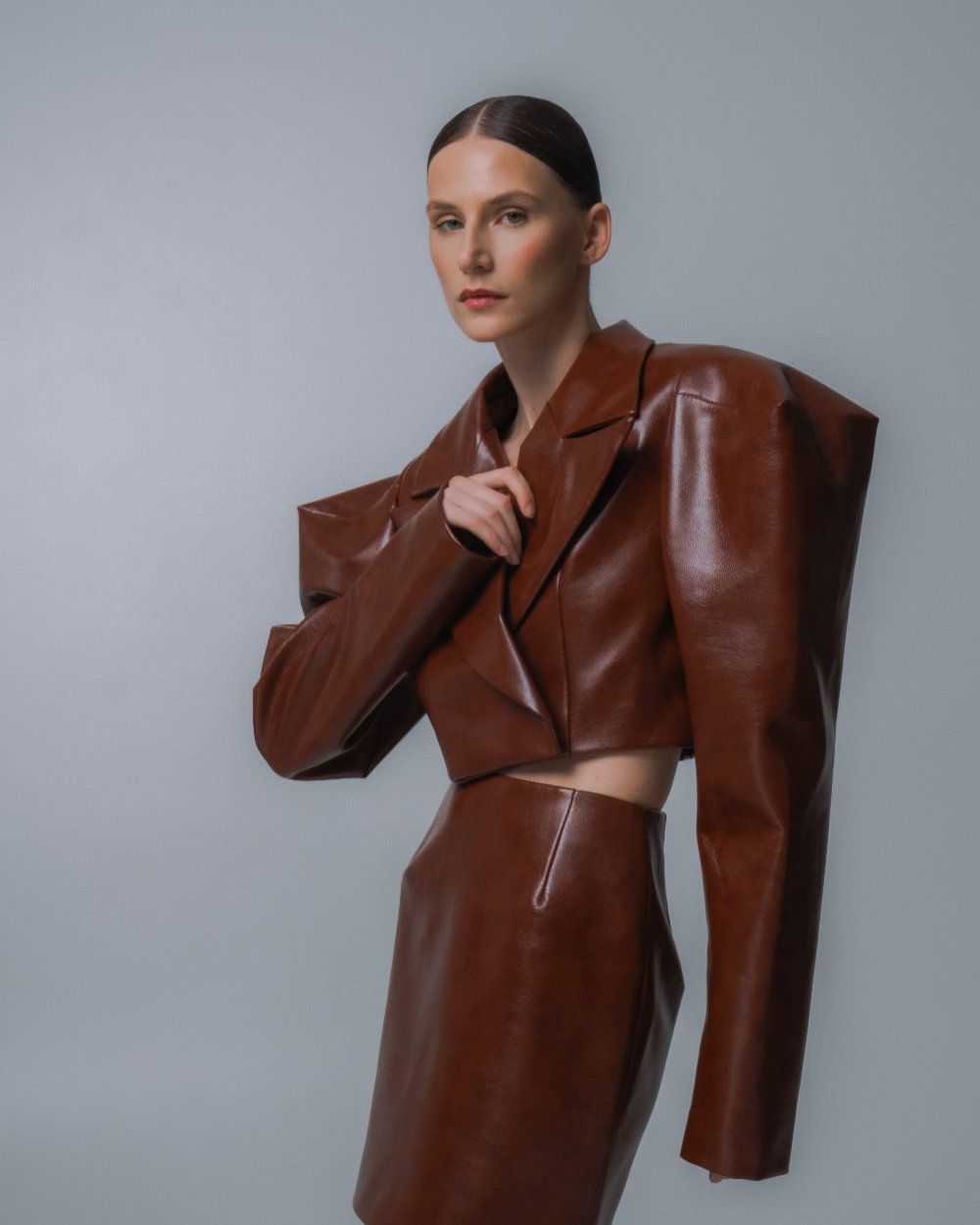GRAPHIC-SLEEVE JACKET CHESTNUT