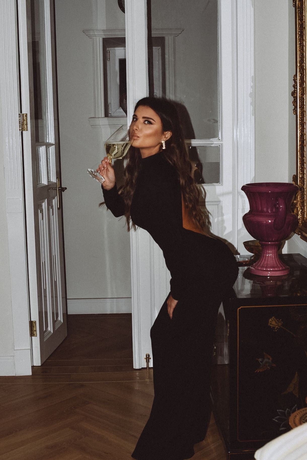 Long dress with open back, black