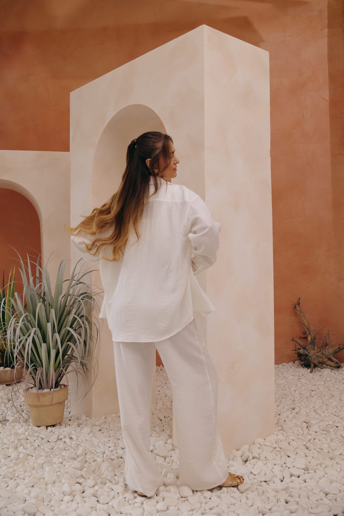 Linen elastic-waist trousers with tonal embroidery