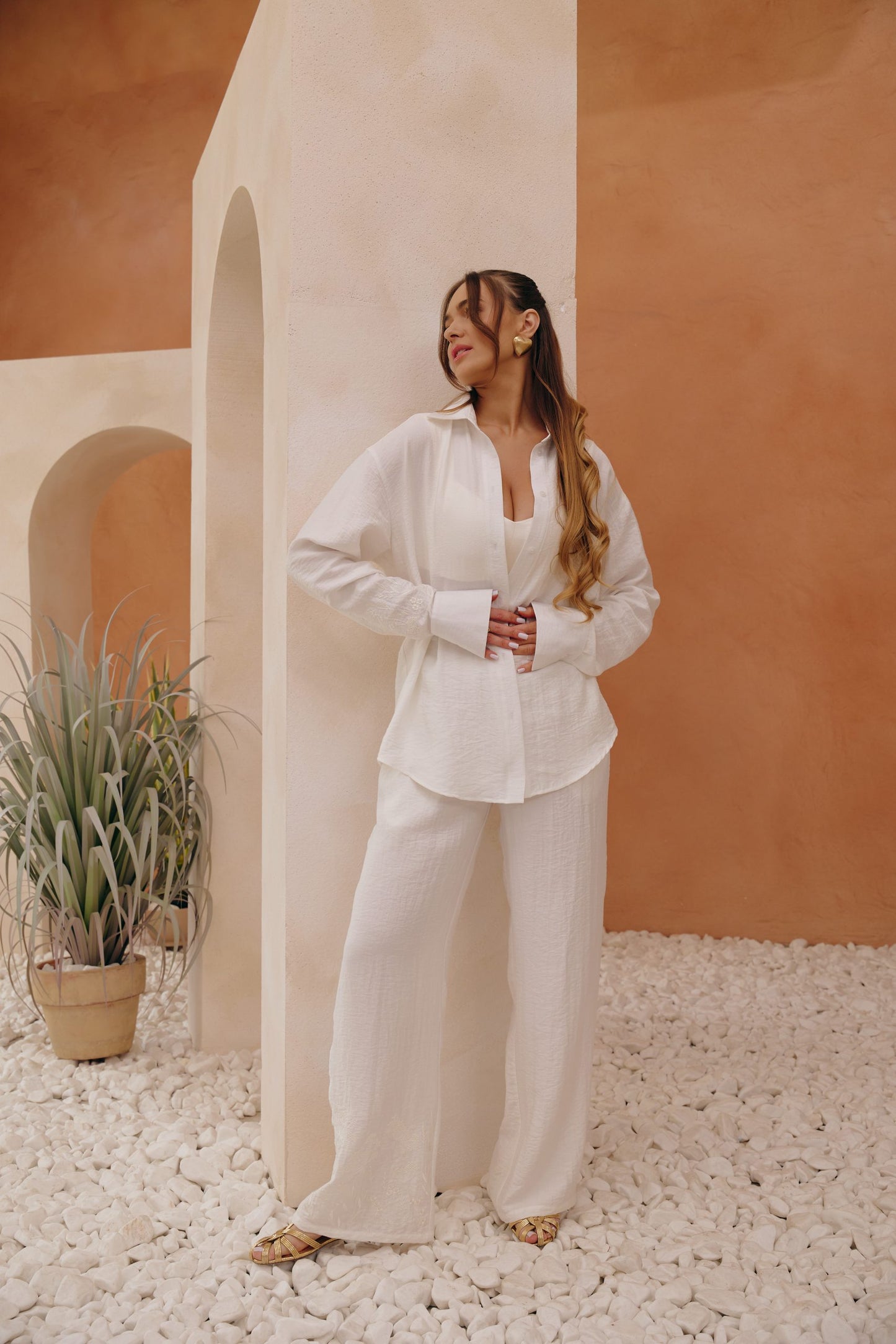 Linen elastic-waist trousers with tonal embroidery