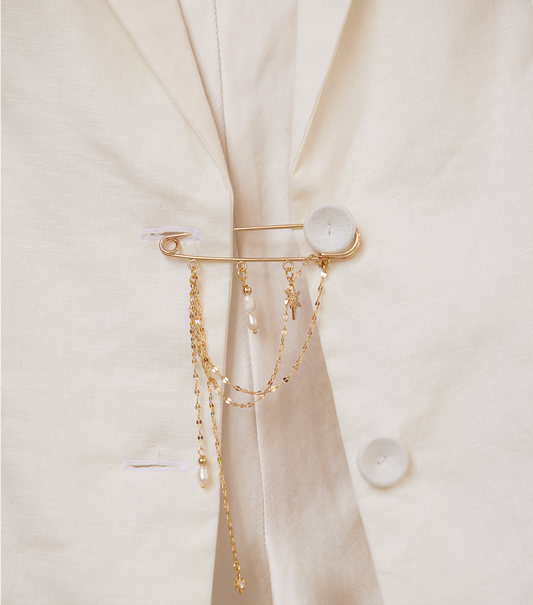 Pearl and cubic zirconia pin