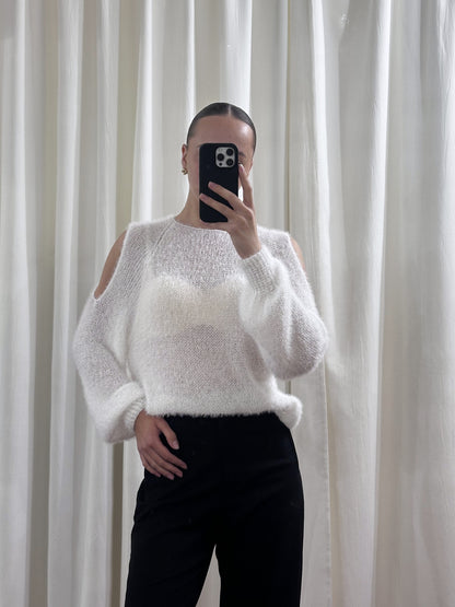 Пухнастий светр із бавовною та вирізами на плечах, Білий — Aura Atelier