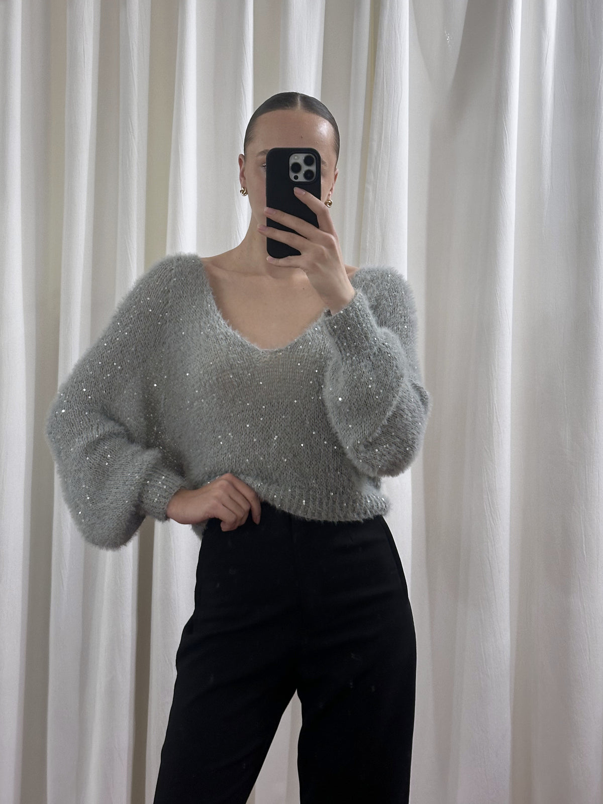 Светр із паєтками та V-подібним вирізом, Сірий — Aura Atelier