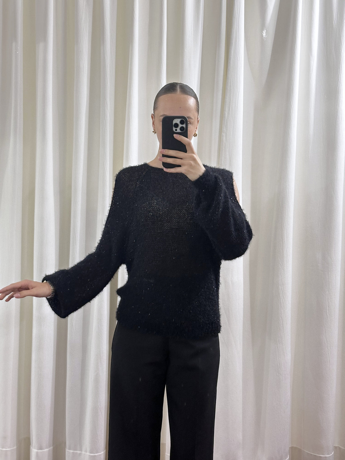 Светр із паєтками та вирізами на плечах, Чорний — Aura Atelier
