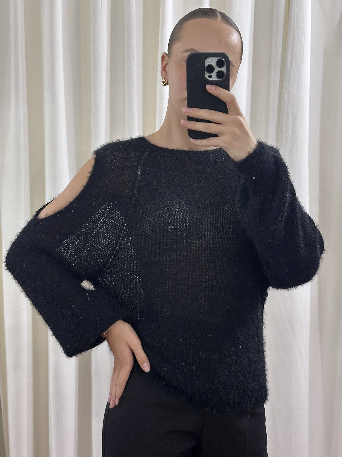 Светр із паєтками та вирізами на плечах, Чорний — Aura Atelier