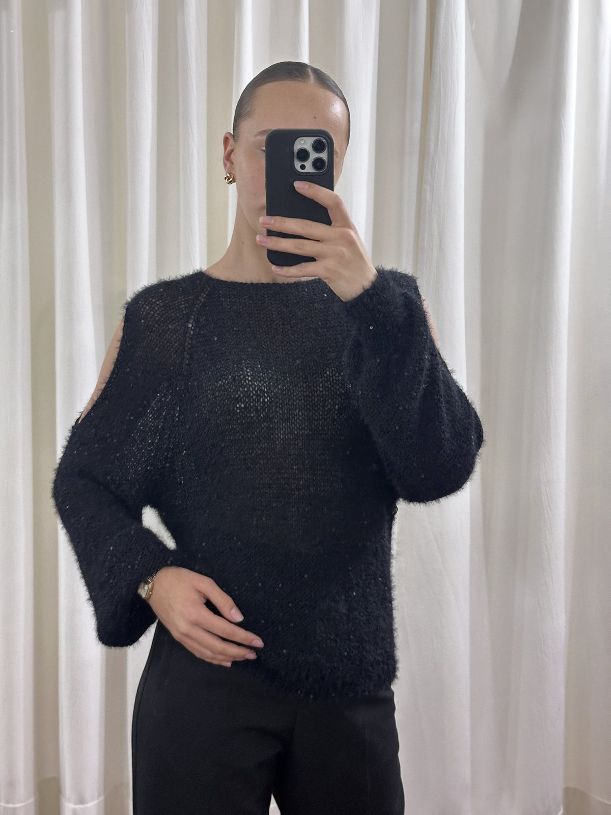 Светр із паєтками та вирізами на плечах, Чорний — Aura Atelier